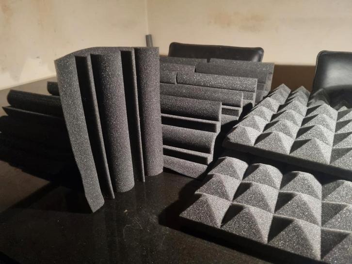 14 piramideschuim 25x 25 cm en 12 x bastraps 25 lang 18br nw, Audio, Tv en Foto, Luidsprekers, Nieuw, Overige typen, Minder dan 60 watt