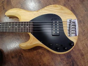 Linkshandige basgitaar Musicman Stingray 5 € 1.975,00 beschikbaar voor biedingen