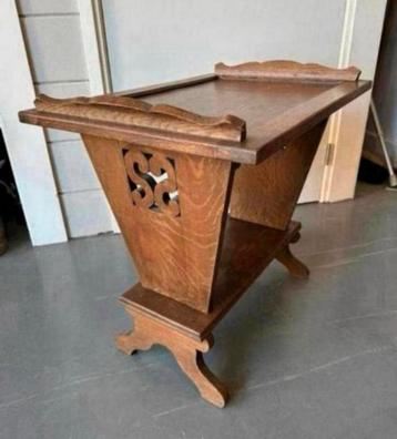 Houten bijzettafel met sierlijke elementen - antiek beschikbaar voor biedingen