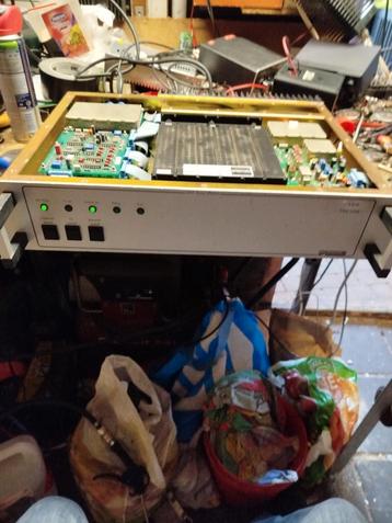 UHF Repeater met 10 mhz filter beschikbaar voor biedingen