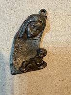 Vintage religieus speldje Maria met kind, Verzamelen, Speldjes, Pins en Buttons, Ophalen of Verzenden, Gebruikt, Overige onderwerpen