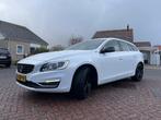 Volvo V60 D6 Plug-in Hybrid 2013 Wit nwe distributie, Auto's, Automaat, 1849 kg, 1800 kg, Wit