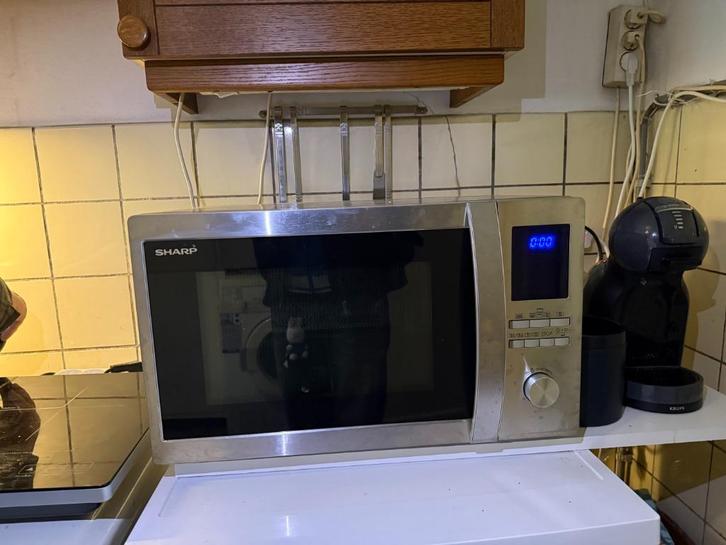 Sharp R922STWE - Combi magnetron - 100€, Witgoed en Apparatuur, Magnetrons, Zo goed als nieuw, Vrijstaand, Combimagnetron, 45 tot 60 cm