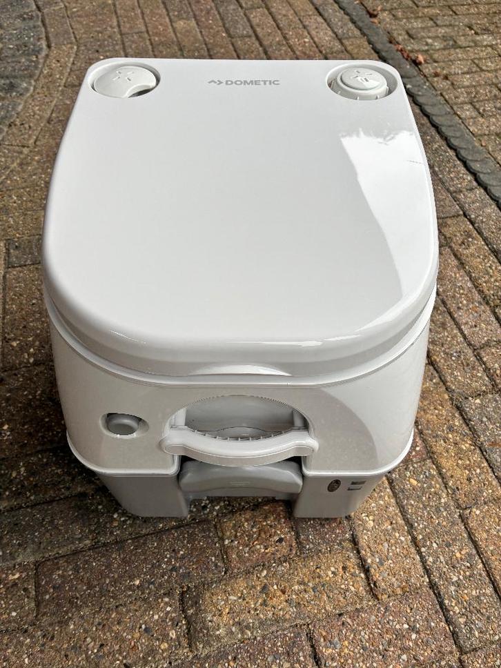 Draagbare camping toilet (porta potti), Caravans en Kamperen, Kampeeraccessoires, Zo goed als nieuw, Ophalen