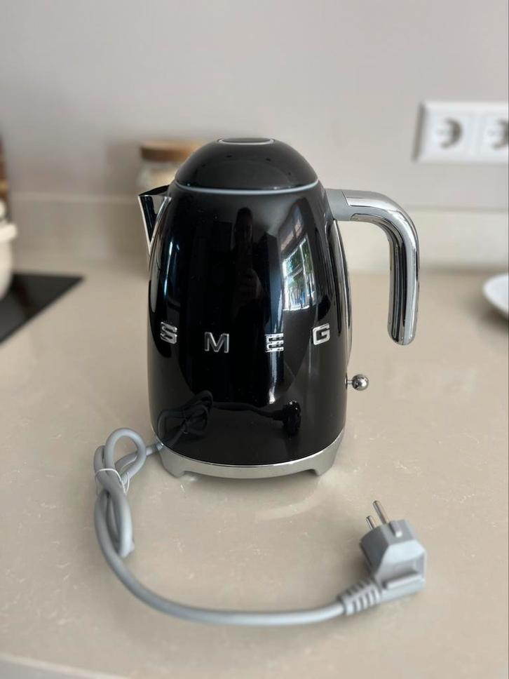 Nieuwe SMEG waterkoker glans zwart, Huis en Inrichting, Keuken | Keukenbenodigdheden, Nieuw, Ophalen of Verzenden