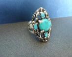 Vintage Turquoise steen in mooi versierde ring, 1950/'60, Gebruikt, Ophalen of Verzenden, 17 tot 18, Met edelsteen