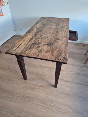 Koloniale eettafel beschikbaar voor biedingen