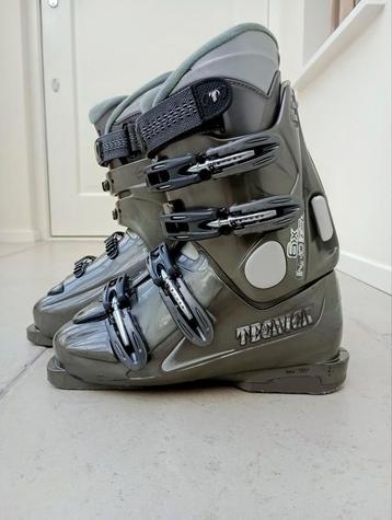 Keurig set Tecnika Ski Schoenen M 5.5 / 36    T.E.A.B beschikbaar voor biedingen