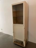 Apothekerskast, Ophalen