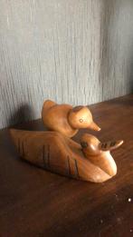 2 oude houten eenden, Ophalen of Verzenden, Gebruikt, Vogel, Beeldje of Figuurtje