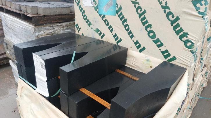 Nieuwe stapelblokken 15x15x60cm antraciet met glooiing, Tuin en Terras, Bielzen en Borders, Nieuw, Biels, Beton, Minder dan 25 cm