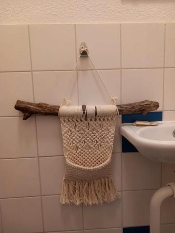 Macramé Wandhanger met Houten Tak beschikbaar voor biedingen