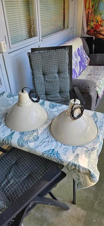 2  mooie hang lampen voor boven de eettafel beschikbaar voor biedingen