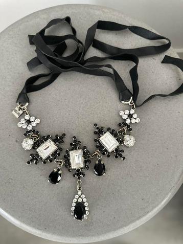 Otazu necklace met Swarovski crystals beschikbaar voor biedingen