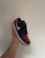Jordan 1 low alternate bred toe maat 44.5, Kleding | Heren, Schoenen, Ophalen of Verzenden, Nieuw