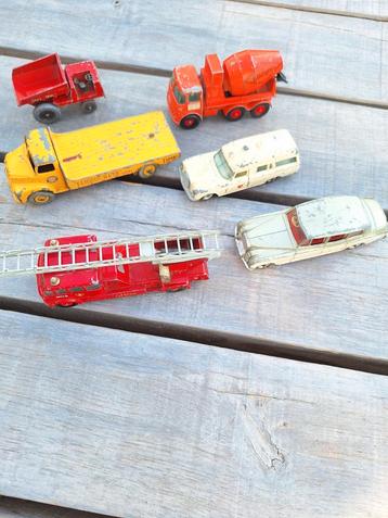 Setje 6 Oude Vintage Speelgoed Auto's  beschikbaar voor biedingen