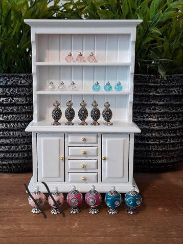 Miniatuur parfumflesjes, schaal 1:12 beschikbaar voor biedingen