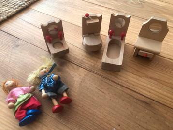 Houten Badkamerset Poppenhuis + Poppetjes beschikbaar voor biedingen