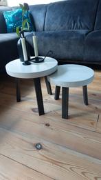 Set van twee tafeltjes wit met stalen pootjes, Ophalen, Minder dan 50 cm, Rond, Minder dan 50 cm