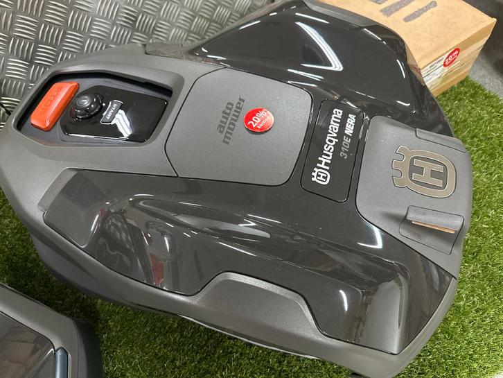 Husqvarna Automower 310E NERA - Nieuw!, Tuin en Terras, Grasmaaiers, Nieuw, Ophalen of Verzenden
