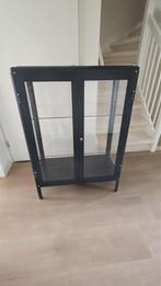 Ikea Fabrikor vitrinekast zwartblauw, Huis en Inrichting, Kasten | Vitrinekasten, Ophalen, Met deur(en), 100 tot 150 cm, 50 tot 100 cm
