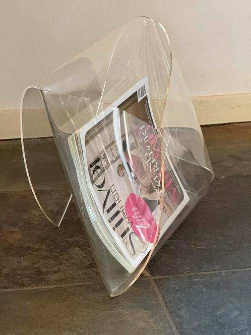 Scotillo Adeglas vintage lectuurbak, Italië, Plexiglas Envel, Huis en Inrichting, Woonaccessoires | Krantenbakken en Lectuurbakken