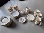 Wedgwood Carlton 12 kop en schotels, Huis en Inrichting, Keuken | Servies, Ophalen of Verzenden, Zo goed als nieuw, Wedgwood, Kop(pen) en/of Schotel(s)