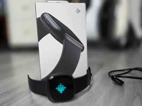 Fitbit Versa 4 Smartwatch dames/heren met bon nieuw in doos, Sieraden, Tassen en Uiterlijk, Sporthorloges, Nieuw, Android, Zwart