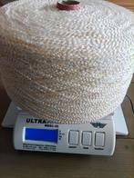 1820 gram supermooi breigaren op koon, zachtgeel., Hobby en Vrije tijd, Breien en Haken, Ophalen of Verzenden, Nieuw, Breien of Haken