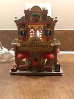 Lemax Nora's Christmas Boutique, Diversen, Kerst, Verzenden, Zo goed als nieuw