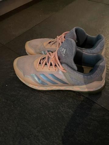 Adidas hockeyschoenen maat 40 beschikbaar voor biedingen