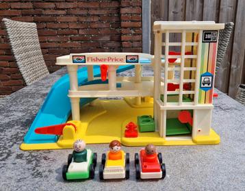 Vintage Fisher Price garage beschikbaar voor biedingen