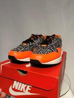 ALS NIEUW! Maat 44 - Nike Air Max 1 Just Do It Black Orange, Kleding | Heren, Schoenen, Verzenden, Zwart, Nike, Nike