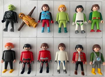Diverse poppetjes zonder haar of met beschadigd haar beschikbaar voor biedingen