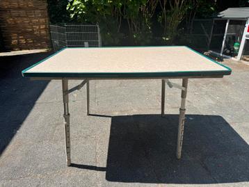 Campeertafel beschikbaar voor biedingen