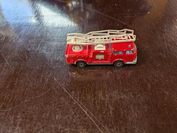 Majorette pompier. Brandweer  beschikbaar voor biedingen