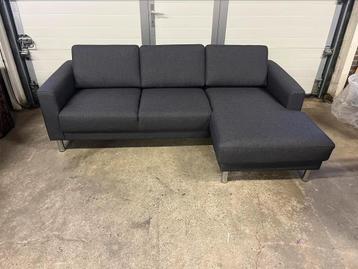 Luxe stoffen hoekbank 230x140 cm, nieuw beschikbaar voor biedingen