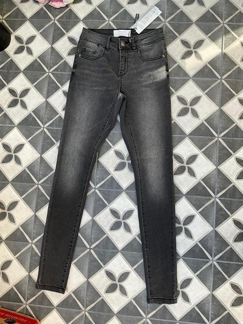 Jeans zwart van Noisy May type Shaper Maat W24/L30, Kleding | Dames, Spijkerbroeken en Jeans, Nieuw, W30 - W32 (confectie 38/40)