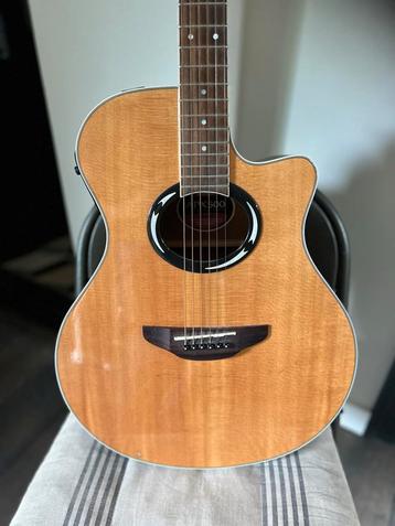 Yamaha APX500 Akoestische Gitaar beschikbaar voor biedingen