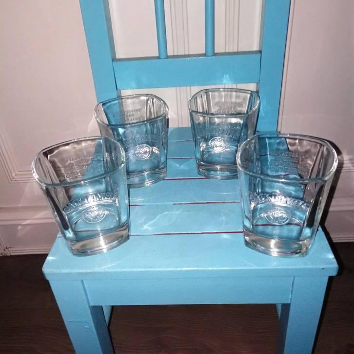 Jack Daniel's No 7 whiskey glazen tekst in relief set van 4, Verzamelen, Glas en Borrelglaasjes, Zo goed als nieuw, Overige typen