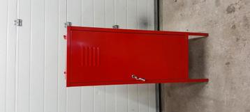 Rode metalen lockerkast kast 2 delig met legplanken beschikbaar voor biedingen