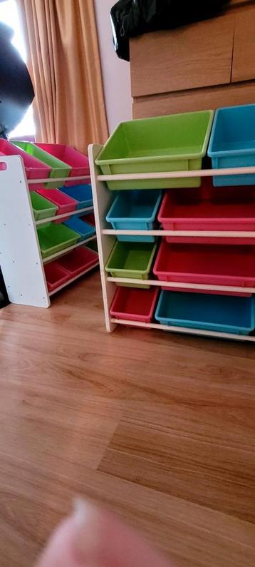 2 speelgoedkasten. Prijs per stuk beschikbaar voor biedingen