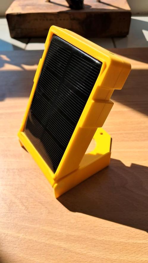 Zaklamp op zonne-energie merk WAKA WAKA, Caravans en Kamperen, Caravan accessoires, Zo goed als nieuw, Ophalen of Verzenden