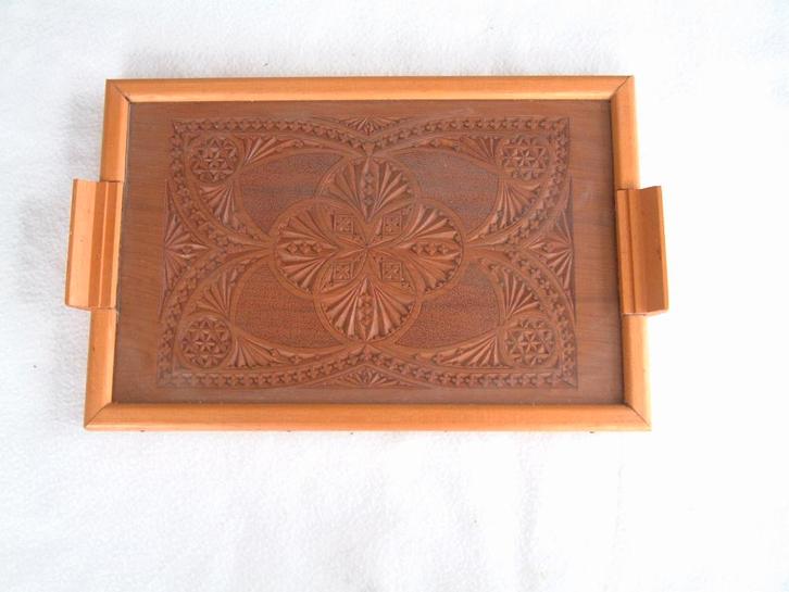 oud dienblad Friesche kerfsnede nr.3 met glasplaat erop., Antiek en Kunst, Kunst | Beelden en Houtsnijwerken, Ophalen of Verzenden