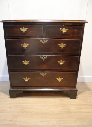 Antieke Engelse commode/ ladekast, 18e eeuw  beschikbaar voor biedingen