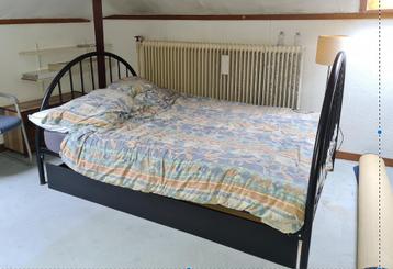 tweepersoons bed metalen frame beschikbaar voor biedingen