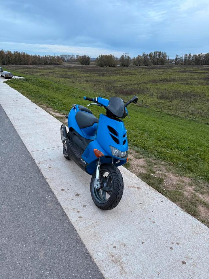 Aprilia sr50 70cc, Fietsen en Brommers, Scooters | Aprilia, Zo goed als nieuw, SR 50, Maximaal 45 km/u, Tweetakt, Ophalen