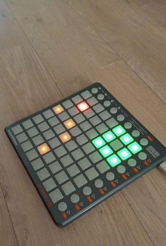 Novation Launchpad S, Muziek en Instrumenten, Midi-apparatuur, Zo goed als nieuw, Ophalen of Verzenden