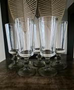 5 Vintage glazen op mosgroene voet, Verzamelen, Glas en Borrelglaasjes, Ophalen of Verzenden, Zo goed als nieuw, Overige typen