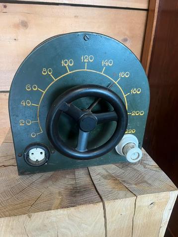 Regelbare laboratoriumtransformator beschikbaar voor biedingen